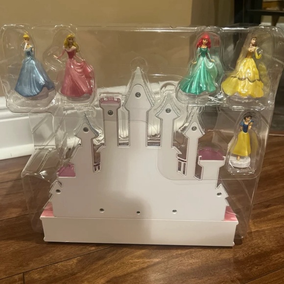 Hallmark Disney Princess Live Your Story Tabletop - Picture 3 of 4